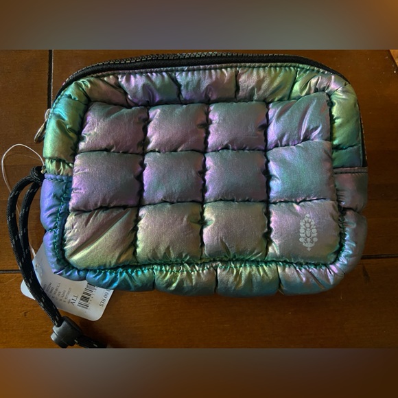 Free People Limited Edition Iridescent Mini Case - Picture 4 of 7